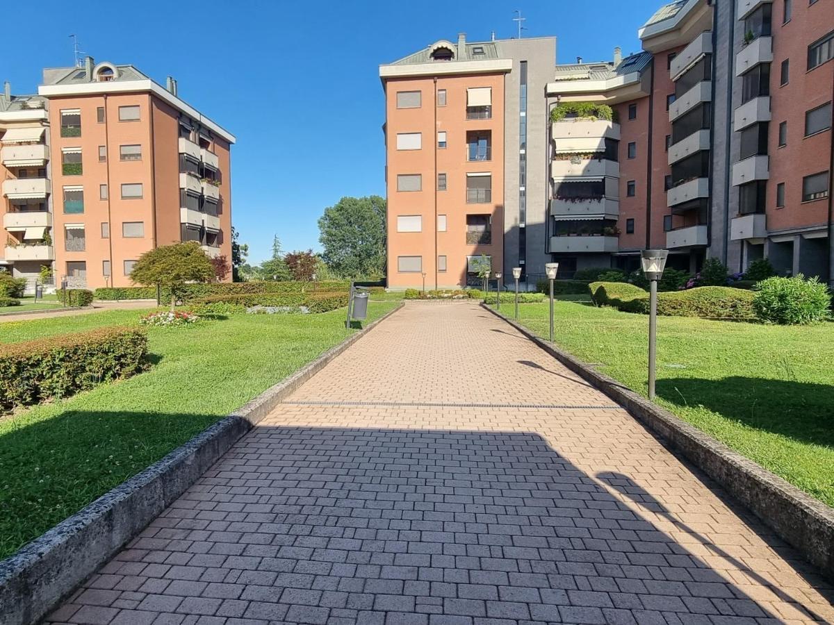 La Casetta Di Grazia E Nino Apartment Buccinasco Bagian luar foto